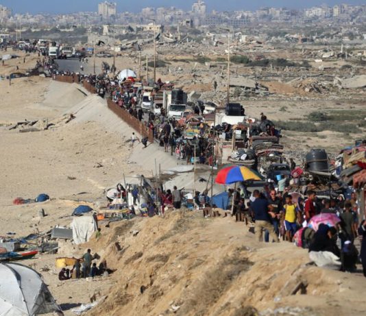 150 غارة خلال يومين.. إسرائيل تكثف قصف غزة وتدفع مئات الآلاف للنزوح