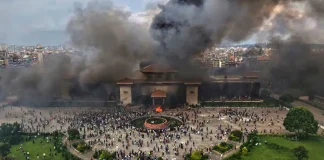 “سندمّر ترفَكم”.. تاريخ الشعوب في مواجهة أبناء المحسوبية