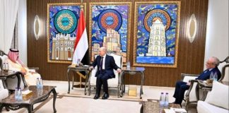 العليمي يبحث مع السفير السعودي تعزيز العلاقات ودعم الإصلاحات الاقتصادية