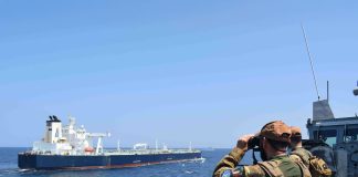 فرقاطة إيطالية ترافق سفينة تجارية في البحر الأحمر ضمن مهمة أوروبية