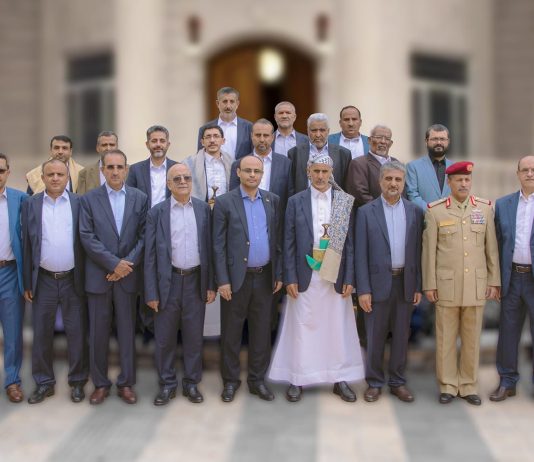 الحوثيون يقرّون بمصرع 11 مسؤولًا بينهم رئيس حكومتهم في غارات إسرائيلية على صنعاء