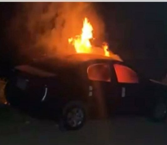 حادثة حريق غامضة في إب.. مجهولون يستهدفون سيارتي رئيس وكاتب المحكمة الجزائية