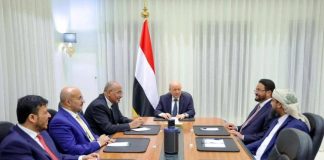 مجلس القيادة الرئاسي يعقد اجتماعاً استثنائياً ويؤكد التزامه الكامل بمبدأ الشراكة ودعم الإصلاحات الحكومية