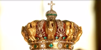 إذاعة: متحف اللوفر ينقل مجوهرات إلى بنك فرنسا بعد عملية سرقة