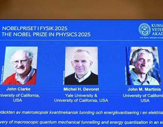 ثلاثة علماء يفوزون بجائزة نوبل للفيزياء 2025 لاكتشافهم “النفق الكمومي”