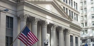 الخزانة الأمريكية تفرض عقوبات على 50 فرداً وكياناً يسهلون مبيعات وشحنات النفط الإيراني