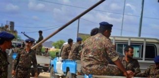 أمن أبين يلقي القبض على قائد وأفراد نقطة “الفيض” بتهمة ابتزاز سائق مصري