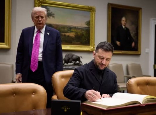 الاجتماع بين ترمب وزيلينسكي تحول الى مشادات كلامية صاخبة وشتائم