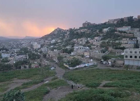 إصابة خمسة من مرافقي قيادي حوثي في كمين مسلح بمحافظة إب