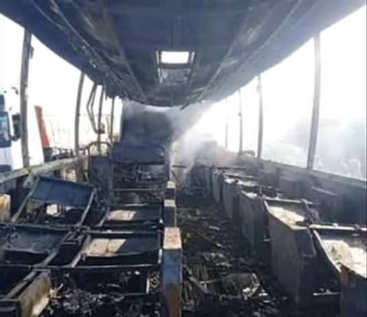 إدارة أمن أبين تعزي أسر ضحايا حادث احتراق حافلة العرقوب وتوضح ملابسات الحادث والإجراءات المتخذة