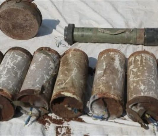 العثور على مخزن ألغام وصواريخ من مخلفات الحوثيين في مديرية الخوخة