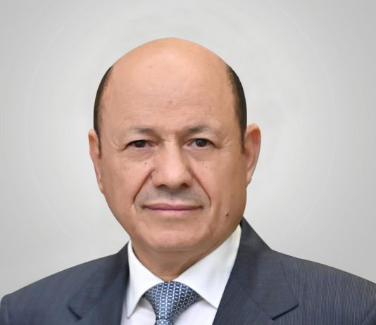 رئيس مجلس القيادة يعزي ضحايا حادث أبين ويوجه بتقديم الرعاية للمصابين