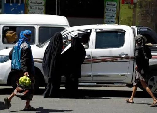 الجوع يُخرج عامة الناس إلى التسوّل