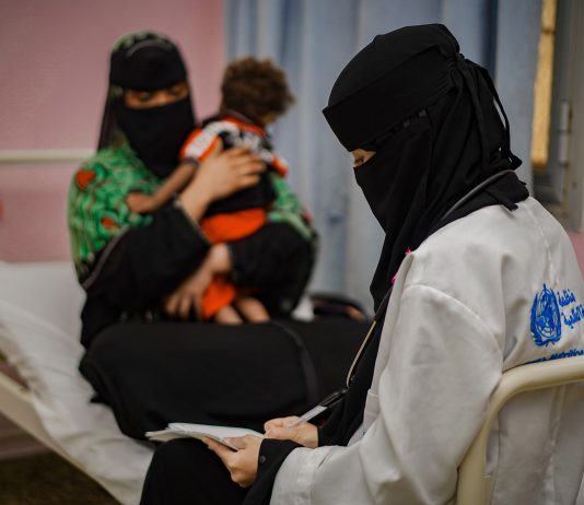 الصحة العالمية تطلق مشروعاً لتعزيز خدمات الطوارئ والتغذية في اليمن بدعم من الاتحاد الأوروبي