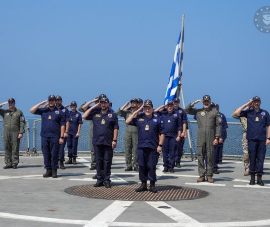 اليونان تتسلّم قيادة المهمة الأوروبية لحماية الملاحة في البحر الأحمر وخليج عدن