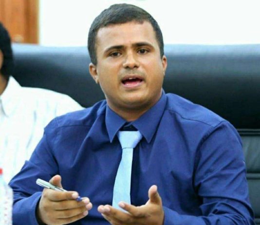 المركز الأمريكي للعدالة: اتهام الصحفي عبدالرحمن أنيس بـ“التحريض” يكرّس التضييق على حرية الصحافة في اليمن