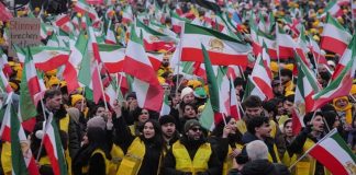 تقرير: تحذيرات من “اختطاف” الانتفاضة الإيرانية عبر الترويج لعودة الشاه