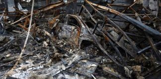 قصف إسرائيلي مكثف ورد إيراني يطال ديمونة وسط وعيد أميركي بالسيطرة على “خارك”