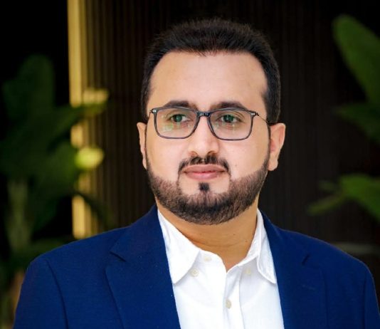 العولقي يوجه بإصدار كشوفات مرتبات الموظفين النازحين العالقة لعام 2025 تمهيداً لصرفها