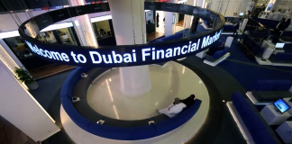 الإمارات تعلق التداول في البورصات والرحلات الجوية والموانئ بعد الهجمات الإيرانية