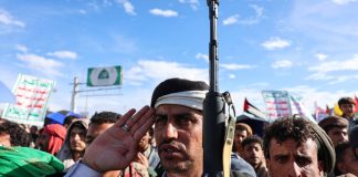 تقرير إسرائيلي: الحوثيون يفتحون “جبهة رابعة” في الحرب وتداعيات محتملة على الملاحة العالمية