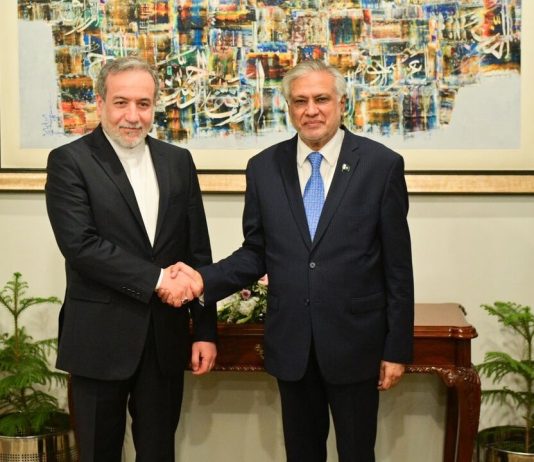 عراقجي يصل إسلام آباد لمشاورات حول إنهاء الحرب وسط نفي أي لقاءات مباشرة مع الجانب الأمريكي