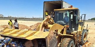 إتلاف 2864 كرتون برتقال فاسد في منفذ شحن بالمهرة