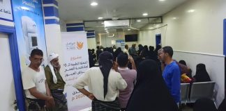 عدن تحتضن مخيماً طبيباً نوعياً لعمليات العيون.. إقبال يفوق التوقعات وآلاف المرضى ينتظرون الأمل