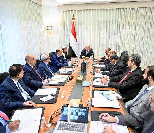 الأزمة المالية بين اختلال الموارد والاحتواء السياسي