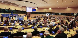 البرلمان الأوروبي يدعو لوقف الإعدامات في إيران وتشديد الموقف الأوروبي