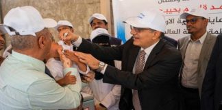 وزير الصحة يدشّن حملة تحصين واسعة في عدن تستهدف 121 مديرية