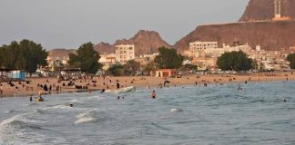 وفاة 3 شبان غرقاً في سواحل الحسوة بعدن وسط اضطراب التيارات البحرية وارتفاع منسوب البحر
