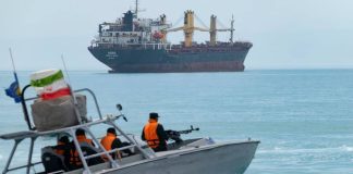 تحليل: مع إغلاق مضيق هرمز .. البطالة وغضب التجار ينتظر النظام في إيران