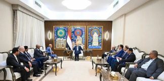 العليمي يجدد التزام الدولة بإغلاق ملف المحتجزين بالكامل