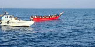 خفر السواحل في عدن يحبط عمليتي تهريب بحري ويضبط 340 مهاجراً قبالة سواحل خليج عدن