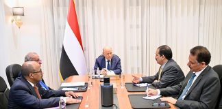 رئيس مجلس القيادة يرأس اجتماعاً حكومياً مصغراً لمتابعة الأوضاع الأمنية والاصلاحات الاقتصادية