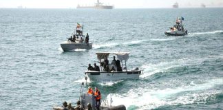 إيران تتوعد بالرد على أي تحرك عسكري غربي في مضيق هرمز