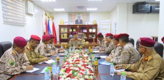 وزير الدفاع يؤكد الالتزام بضوابط الابتعاث ويشدد على الشفافية في برامج التأهيل والتدريب