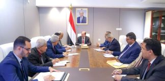 رئيس الوزراء يعقد اجتماعاً مع قيادة وزارة المالية والمصالح الإيرادية لتعزيز الإصلاحات المالية وتنمية الإيرادات وضمان الاستقرار الاقتصادي