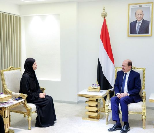 رئيس الوزراء يبحث مع بعثة الصليب الأحمر جهود إنجاح اتفاقية تبادل المحتجزين وتعزيز الاستجابة الإنسانية