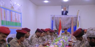 وزير الدفاع يبحث في مأرب تعزيز الجاهزية العسكرية وتطوير الأداء العملياتي للقوات المسلحة