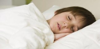 أخصائية أعصاب تُحذر… قلة النوم تُدمر ذاكرة الأطفال وتُسبب تقلبات مزاجية حادة للمراهقين