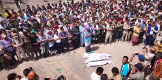 محافظ الضالع يتقدم تشييع ضحايا انفجار لغم حوثي أودى بحياة خمسة أطفال