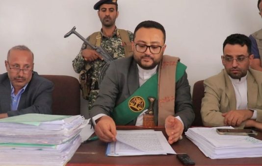 محكمة في صنعاء تقضي بإعدام 6 مدانين في جريمة مقتل زوجين وإصابة طفلهما