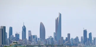 دفاعات البحرين والكويت تحبط هجوماً إيرانياً بالصواريخ والمسيرات وقطر ترفع حالة التأهب