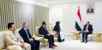 رئيس الوزراء يبحث مع “اليونبس” تعزيز مشاريع البنية التحتية والخدمات الأساسية في اليمن