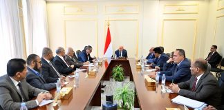 العليمي يدعو الأحزاب إلى تعزيز التماسك الوطني ودعم مشروع الدولة والإصلاحات الحكومية
