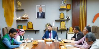 محافظ عدن والبرنامج السعودي يستعرضان مشاريع استراتيجية ويبحثان إطلاق المرحلة الثانية لتأهيل المنازل المتضررة