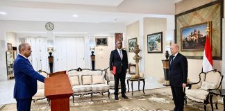 بن بريك يؤدي اليمين الدستورية سفيراً لليمن لدى السعودية ويؤكد تعزيز العلاقات الثنائية