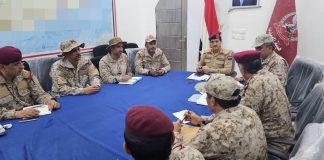 وزير الدفاع يترأس اجتماعيًا عسكريًا موسعًا في مأرب لبحث المستجدات الميدانية ورفع الجاهزية